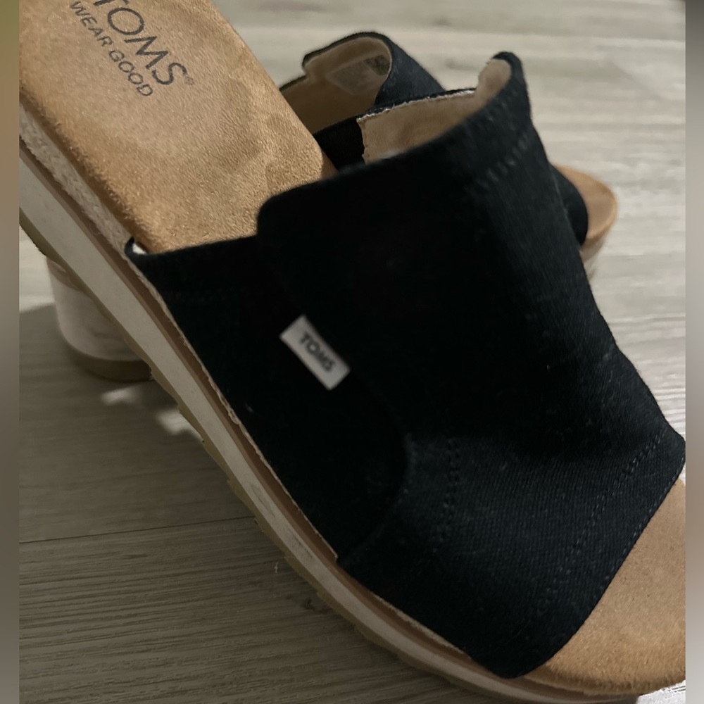 Tom’s Women’s wedge slip-on sandals - Picture 2 of 4
